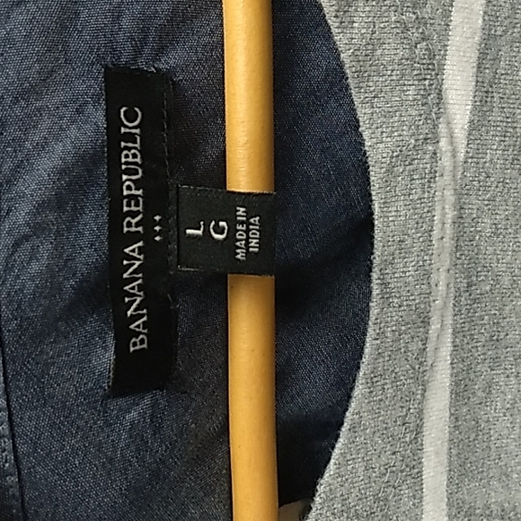 Banana Republic women's top gray and white striped in size large w long sleeves - Picture 5 of 5